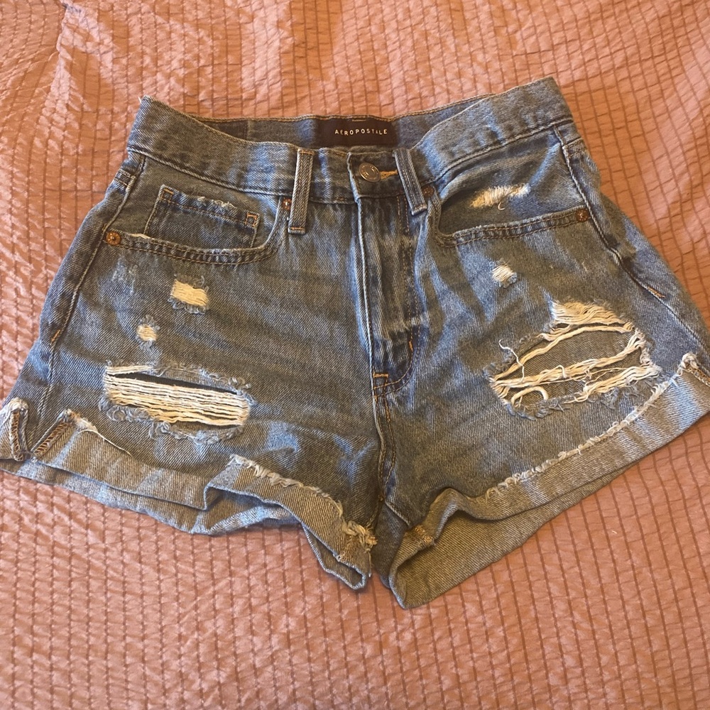 Cutesy & Comfortable Aeropostale jean shorts with rips